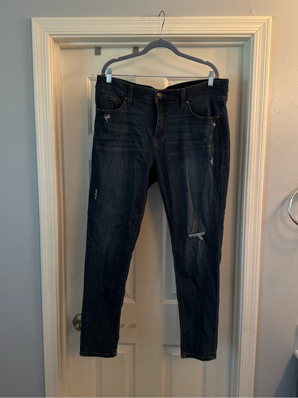 EUC LulaRoe Distressed Skinny Blue Jeans